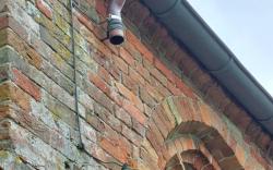 Koperdieven vernielen nieuwe buitenverlichting